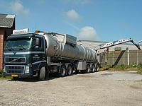 Gyllen afhentes og leveres af tankvognen fra Lemvig Biogas